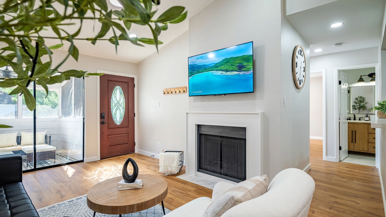 Photo of Livingroom in Energy Corridor