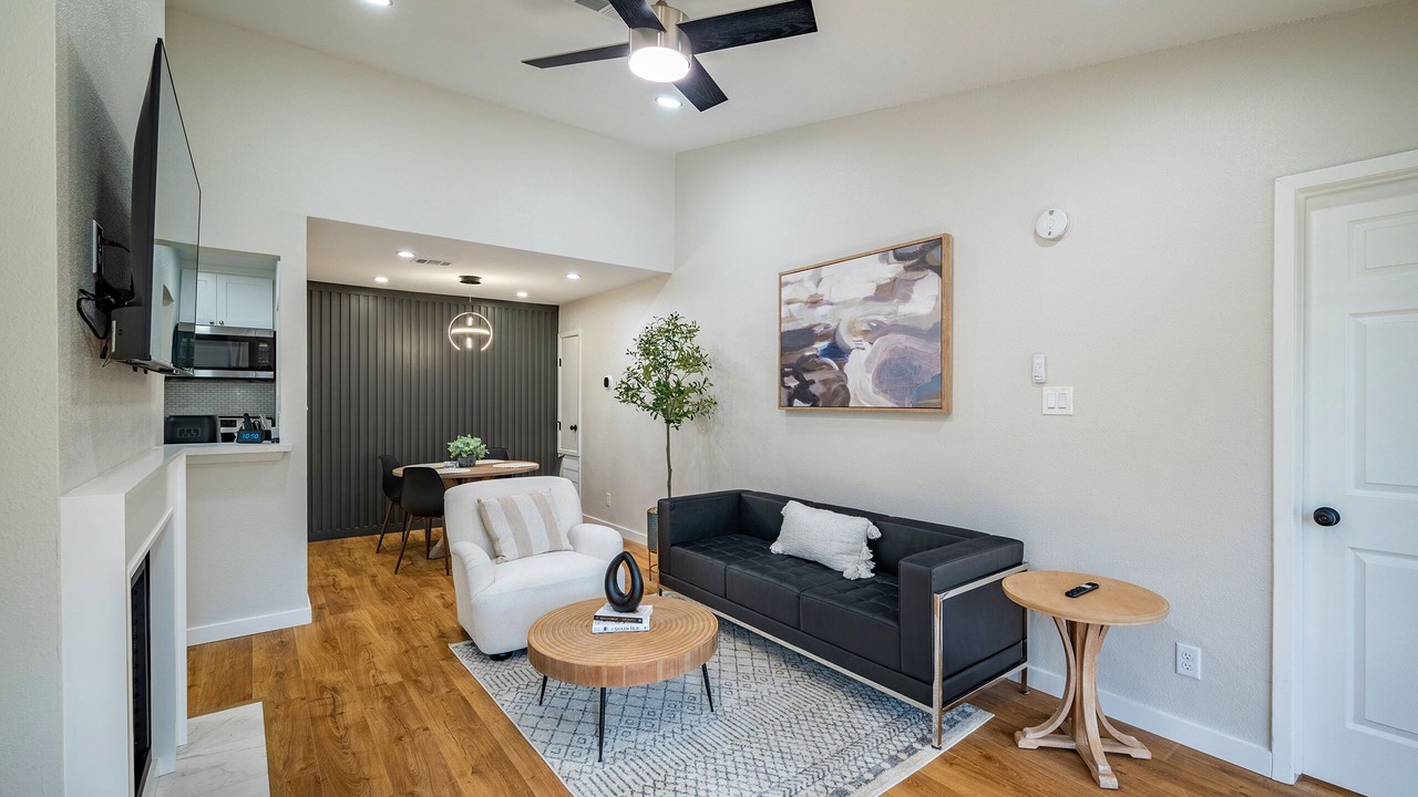 Photo of Livingroom in Energy Corridor