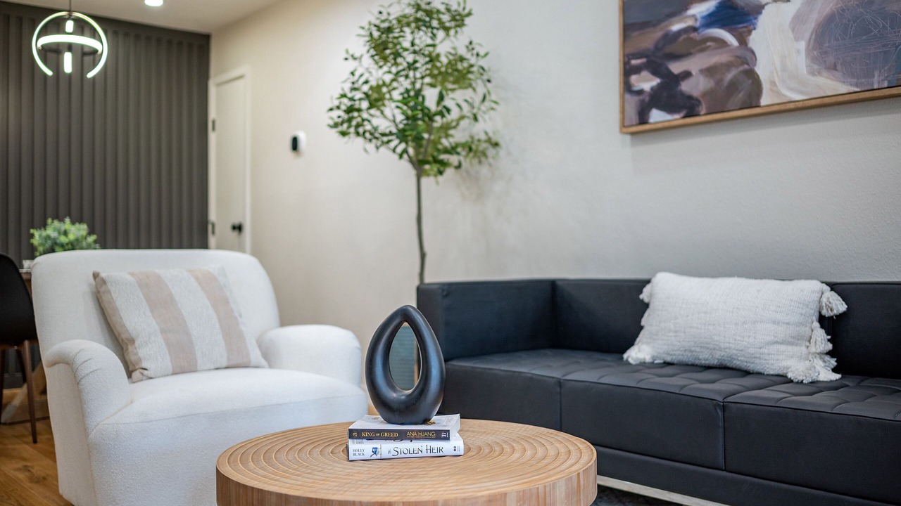 Photo of Livingroom in Energy Corridor