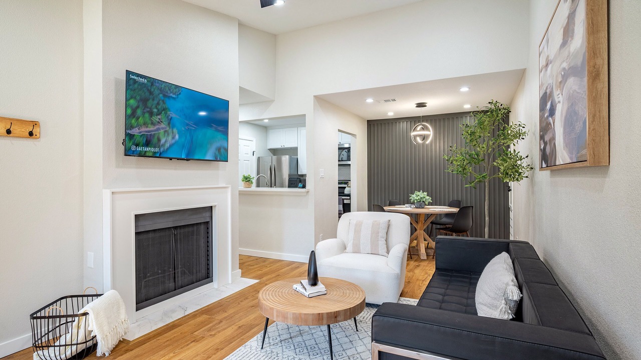 Photo of Livingroom in Energy Corridor