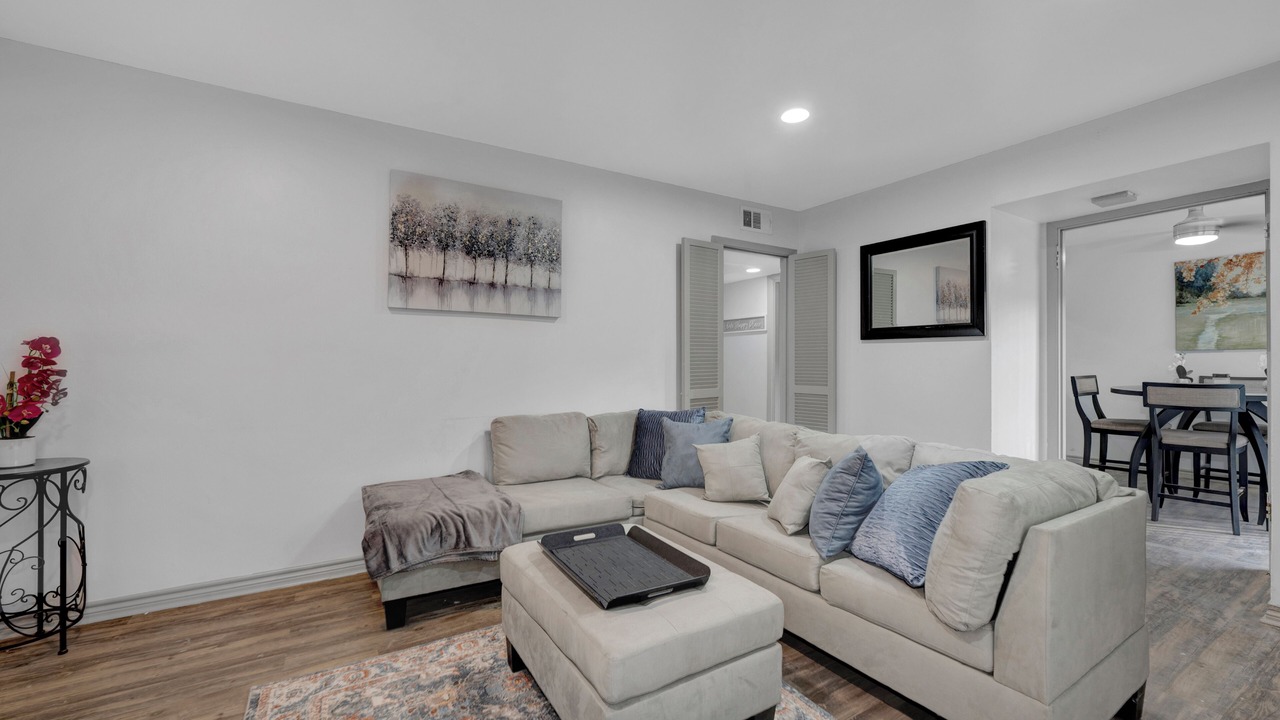 Photo of Livingroom in Junius Heights
