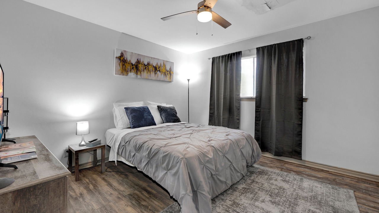 Photo of Bedroom in Junius Heights
