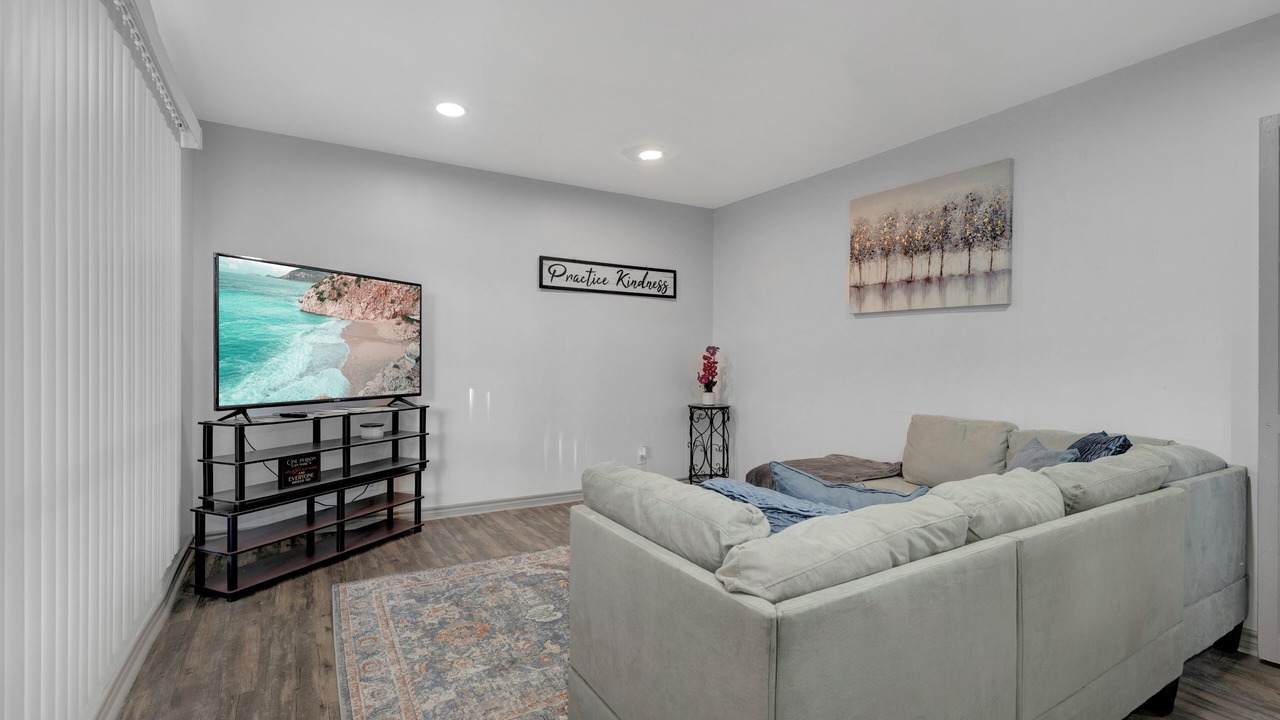 Photo of Livingroom in Junius Heights