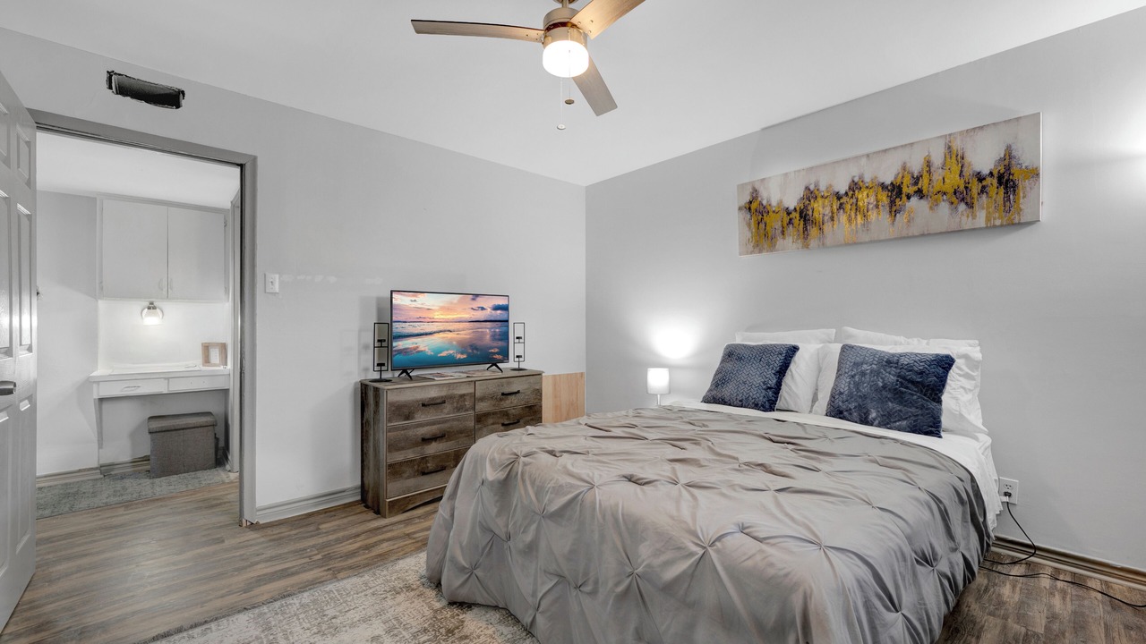 Photo of Bedroom in Junius Heights