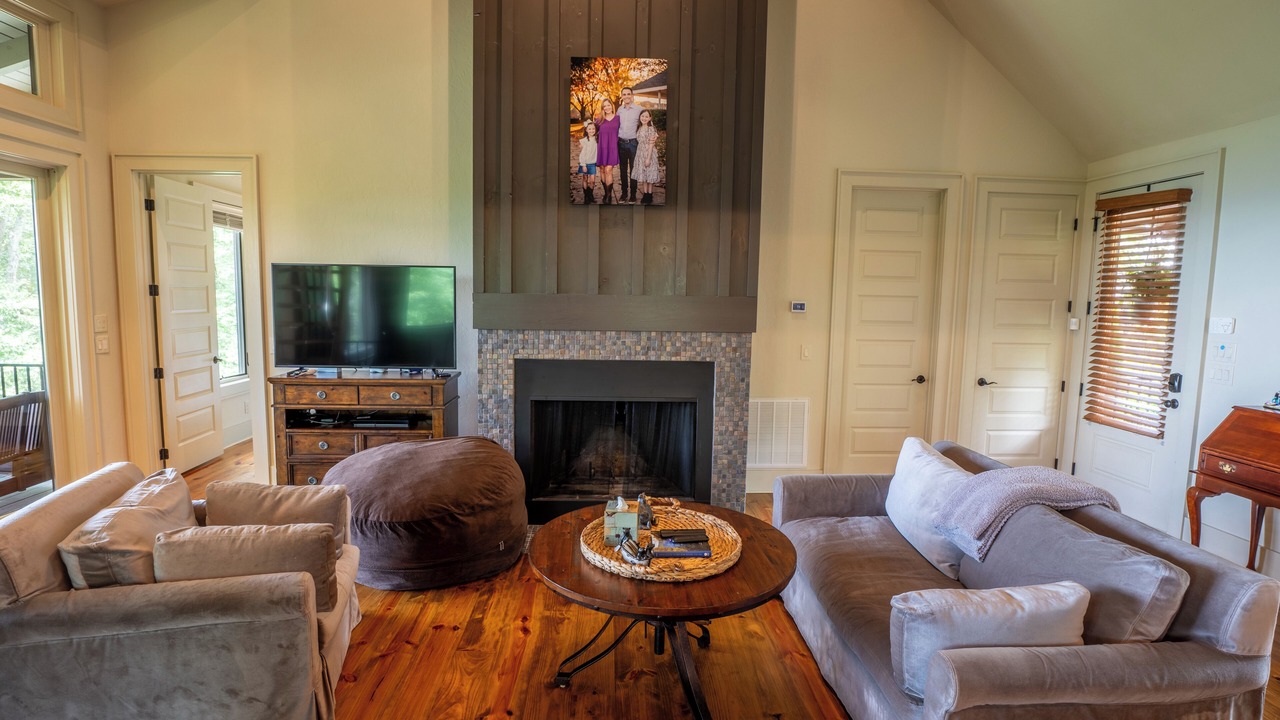 Photo of Livingroom in Bear Lake Reserve