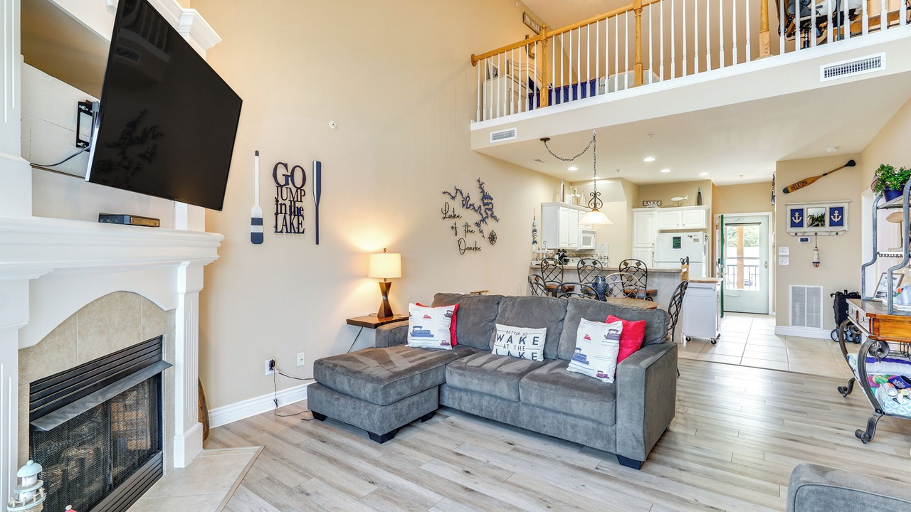 Photo of Livingroom in Camdenton