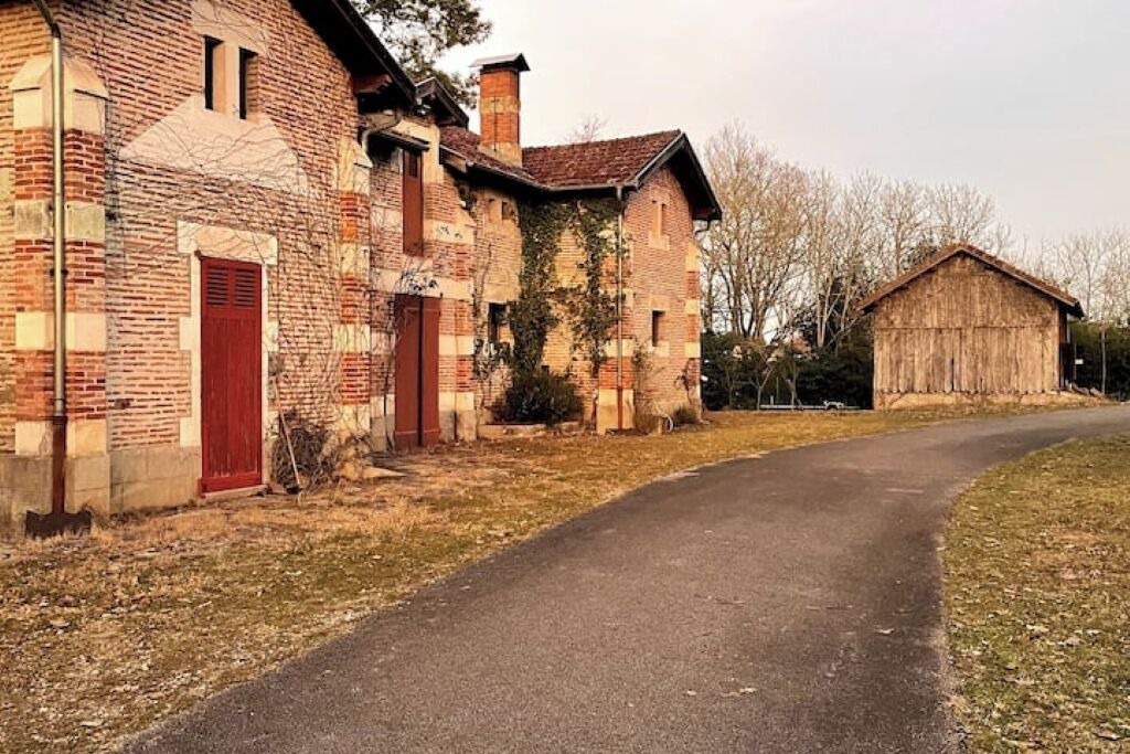 Photo of Outdoor in Lesperon