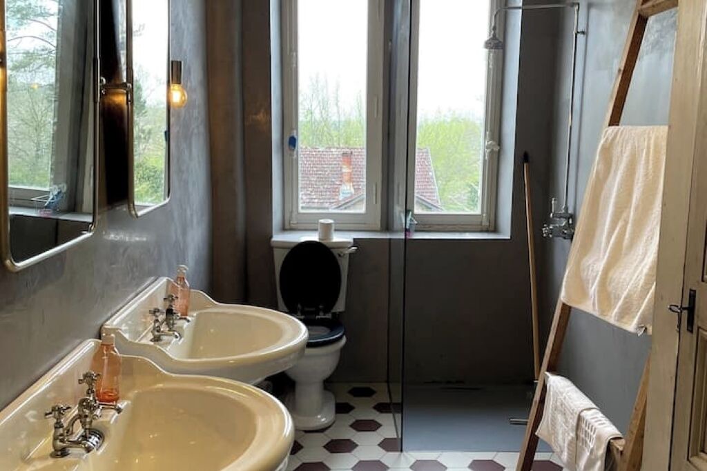 Photo of Bathroom in Lesperon