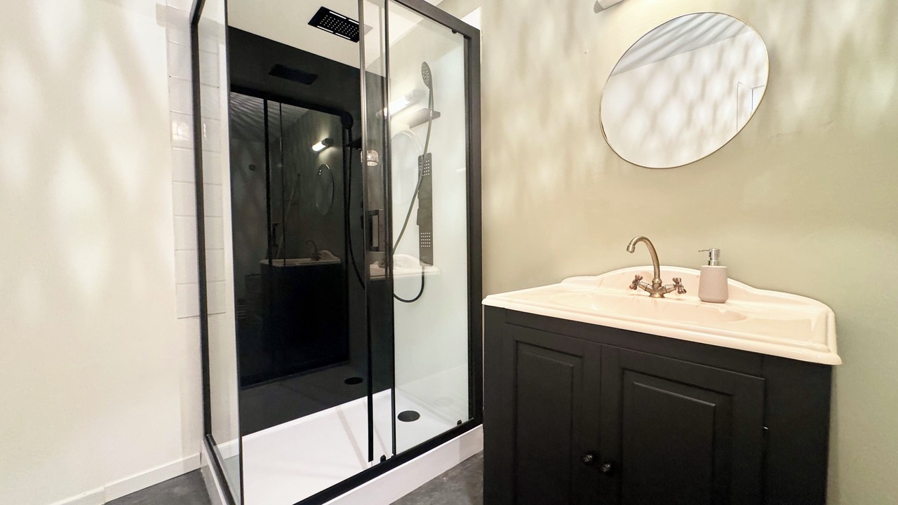 Photo of Bathroom in Coquelles