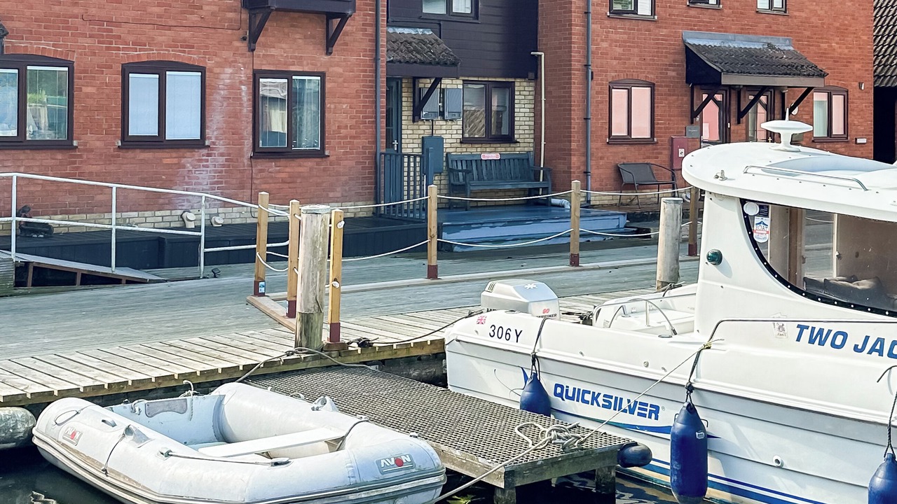 Photo of Others in Horning