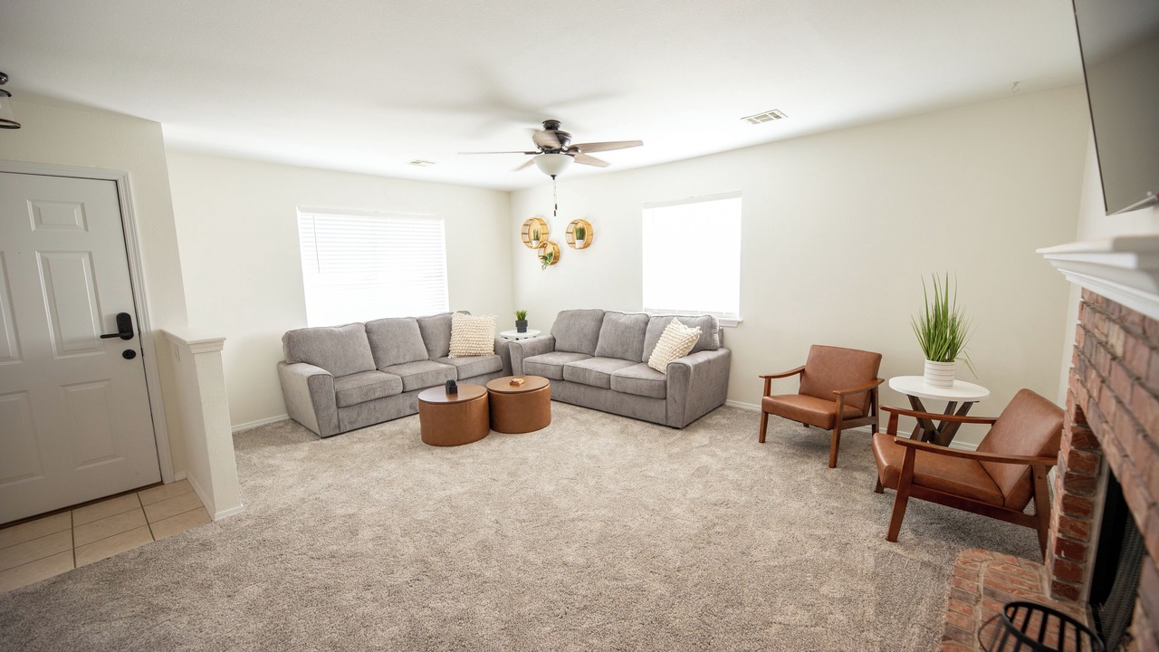 Photo of Livingroom in Caney