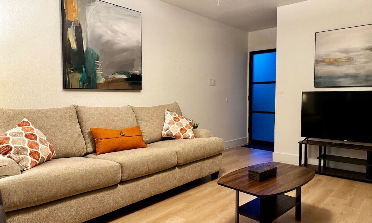 Photo of Livingroom in East Oak Hill