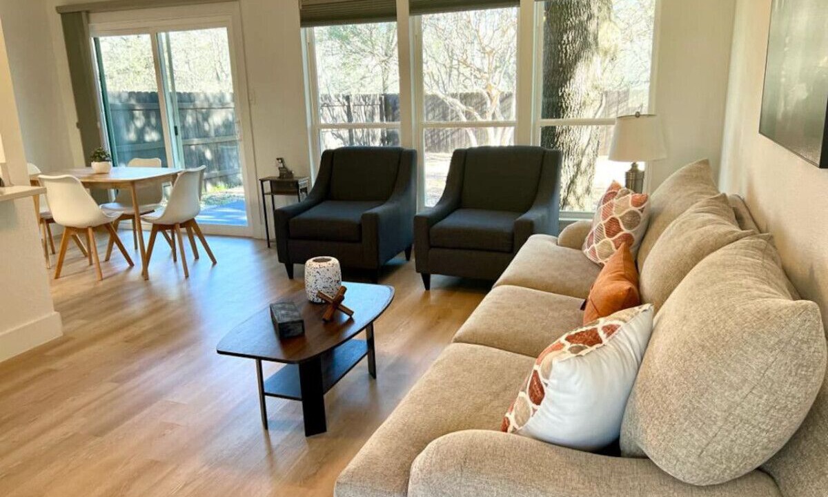 Photo of Livingroom in East Oak Hill
