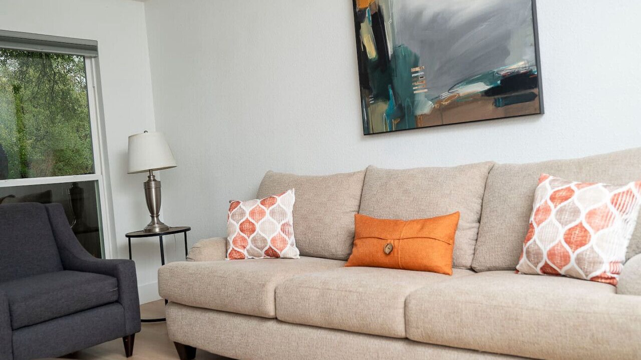 Photo of Livingroom in East Oak Hill