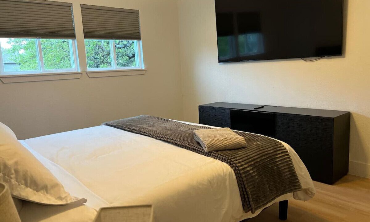 Photo of Bedroom in East Oak Hill