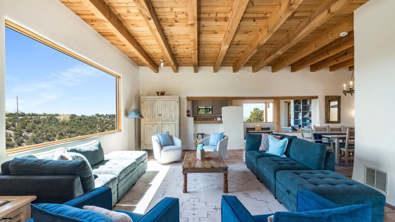 Photo of Livingroom in Northeast Santa Fe