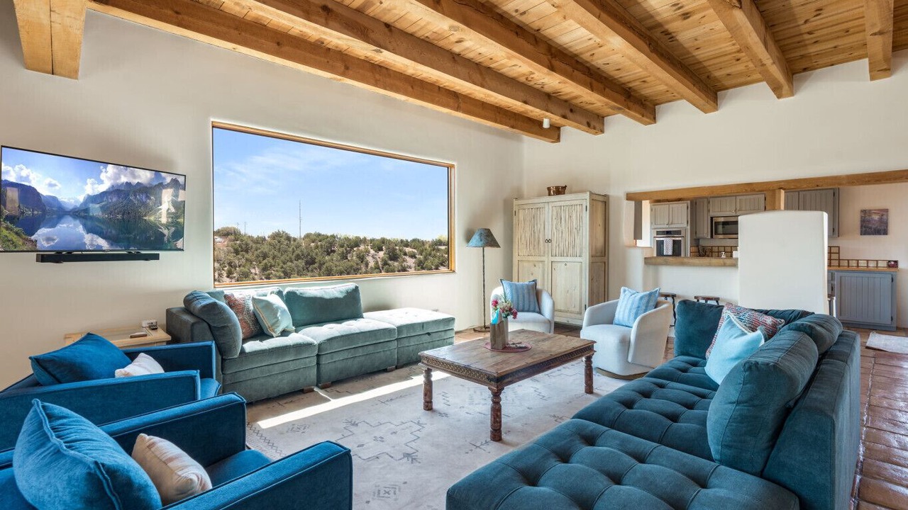 Photo of Livingroom in Northeast Santa Fe