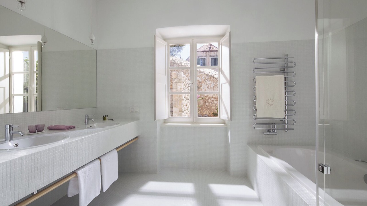 Photo of Bathroom in Pile