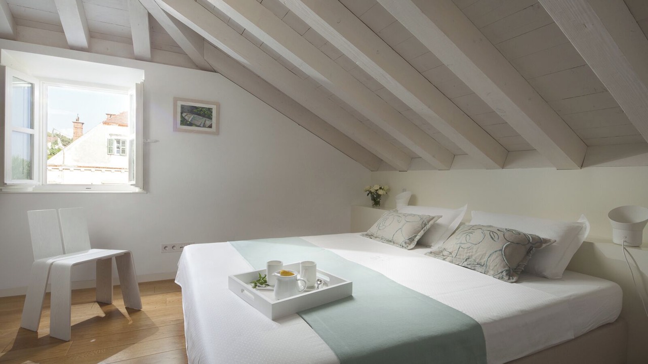 Photo of Bedroom in Pile