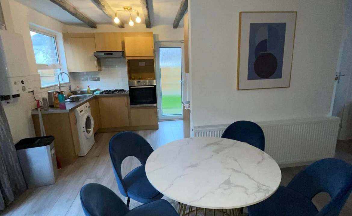 Photo of Others in Hale