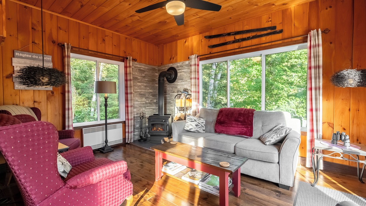 Photo of Livingroom in Saint-Alexis-des-Monts