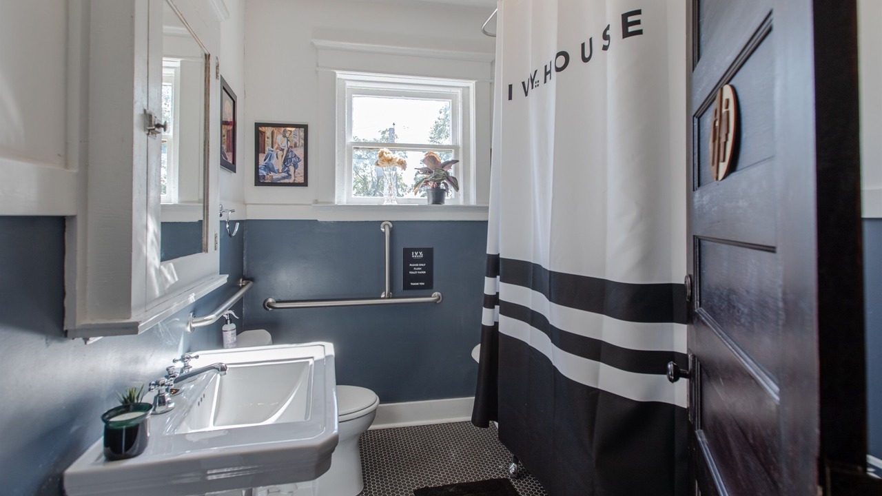 Photo of Bathroom in Hanover Place