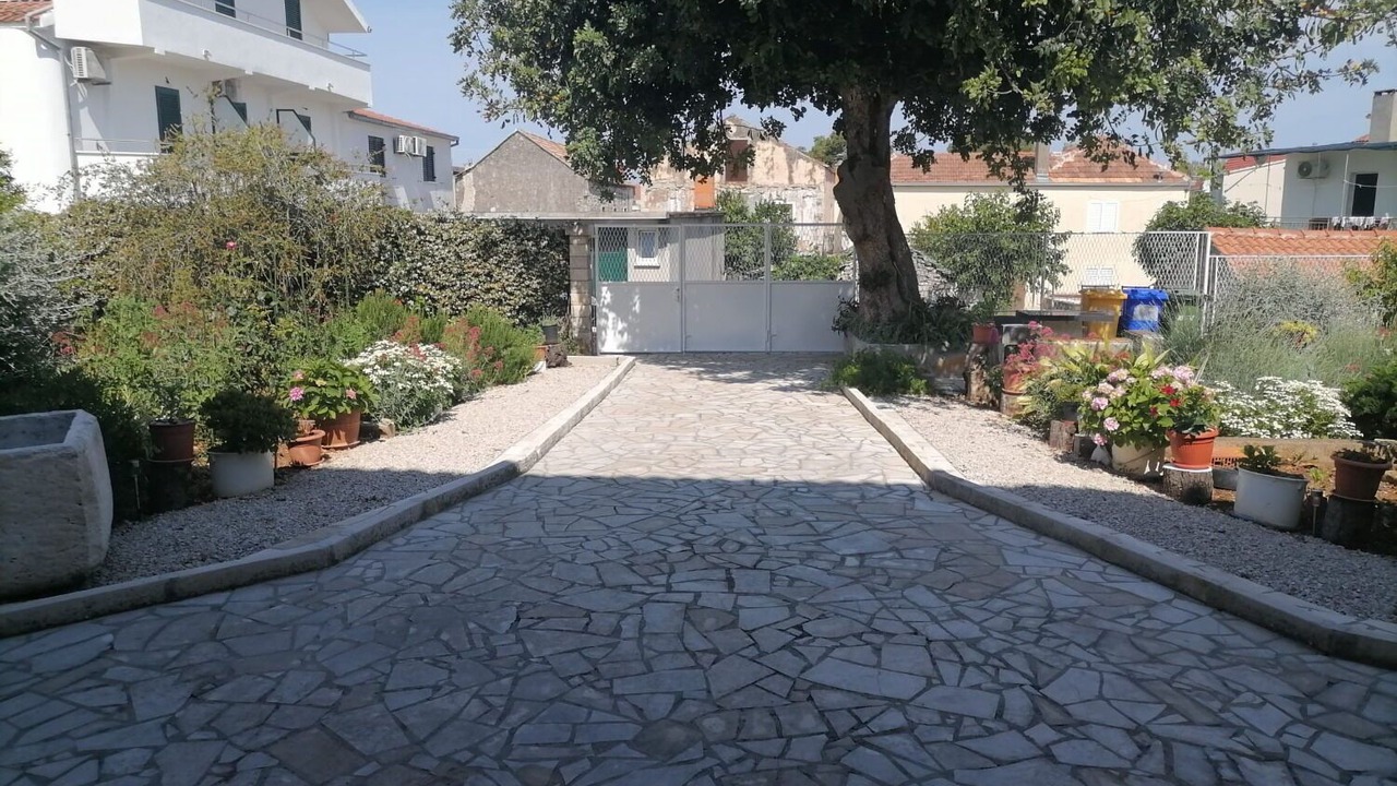 Photo of Outdoor in Loviste
