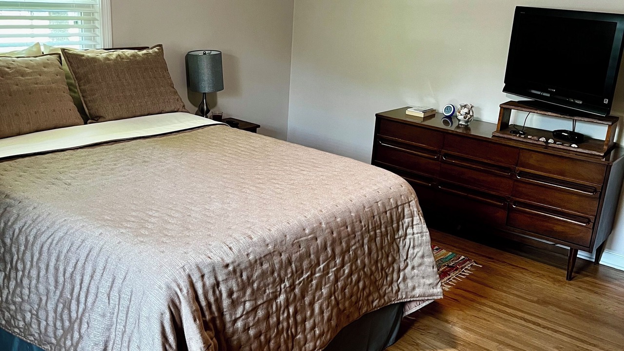Photo of Bedroom in Gates-North Gates