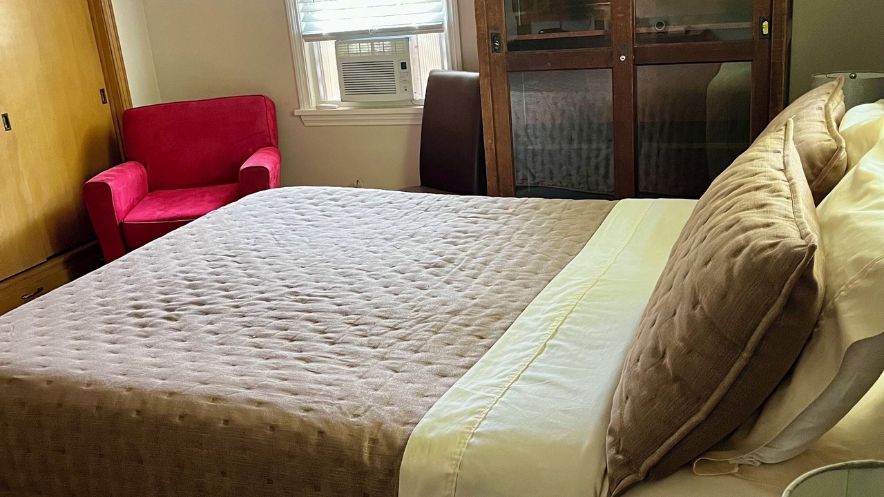 Photo of Bedroom in Gates-North Gates