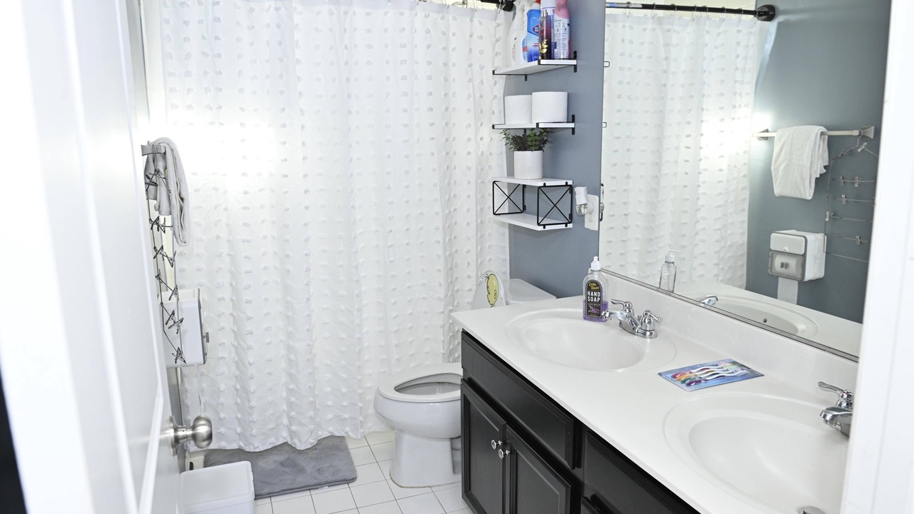 Photo of Bathroom in Glenarden