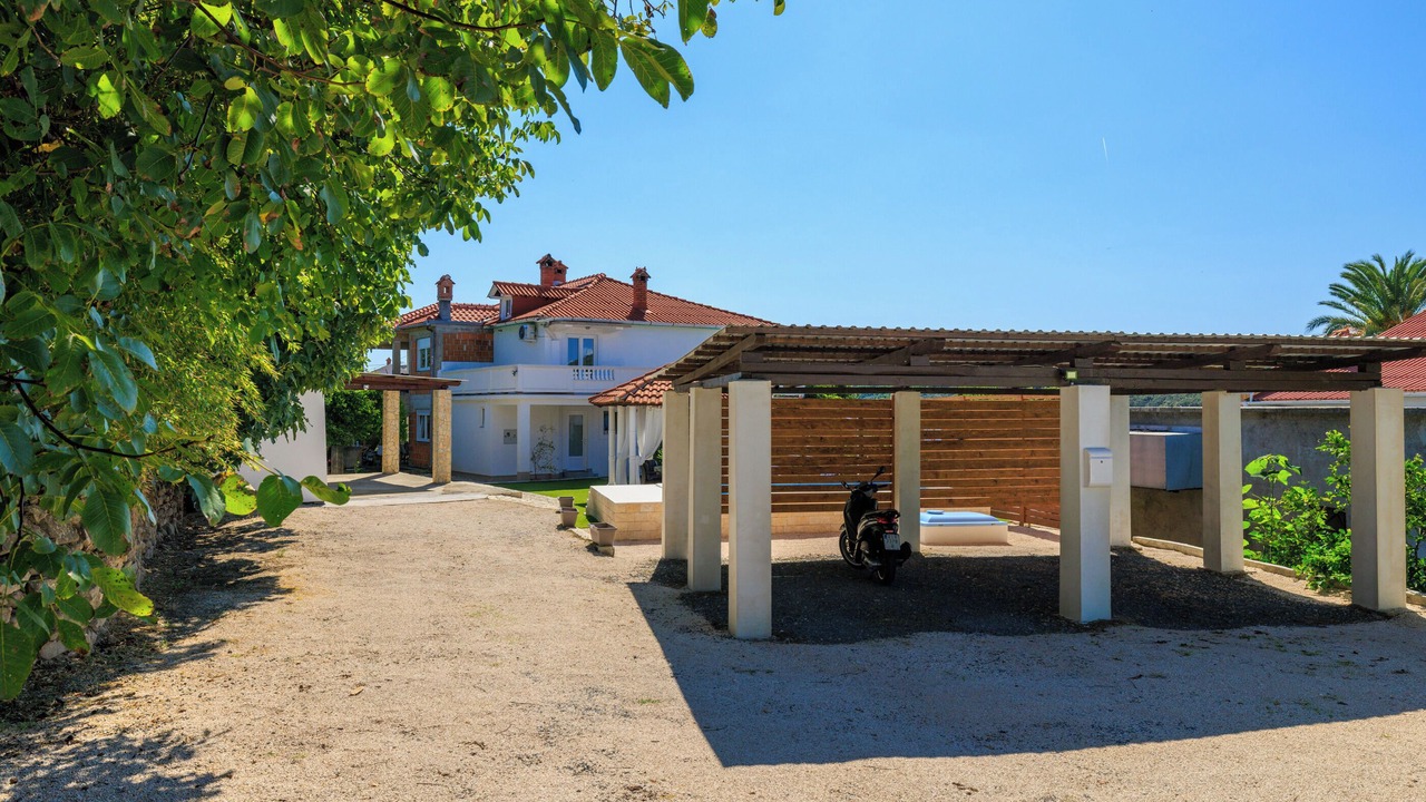 Photo of Outdoor in Kampor