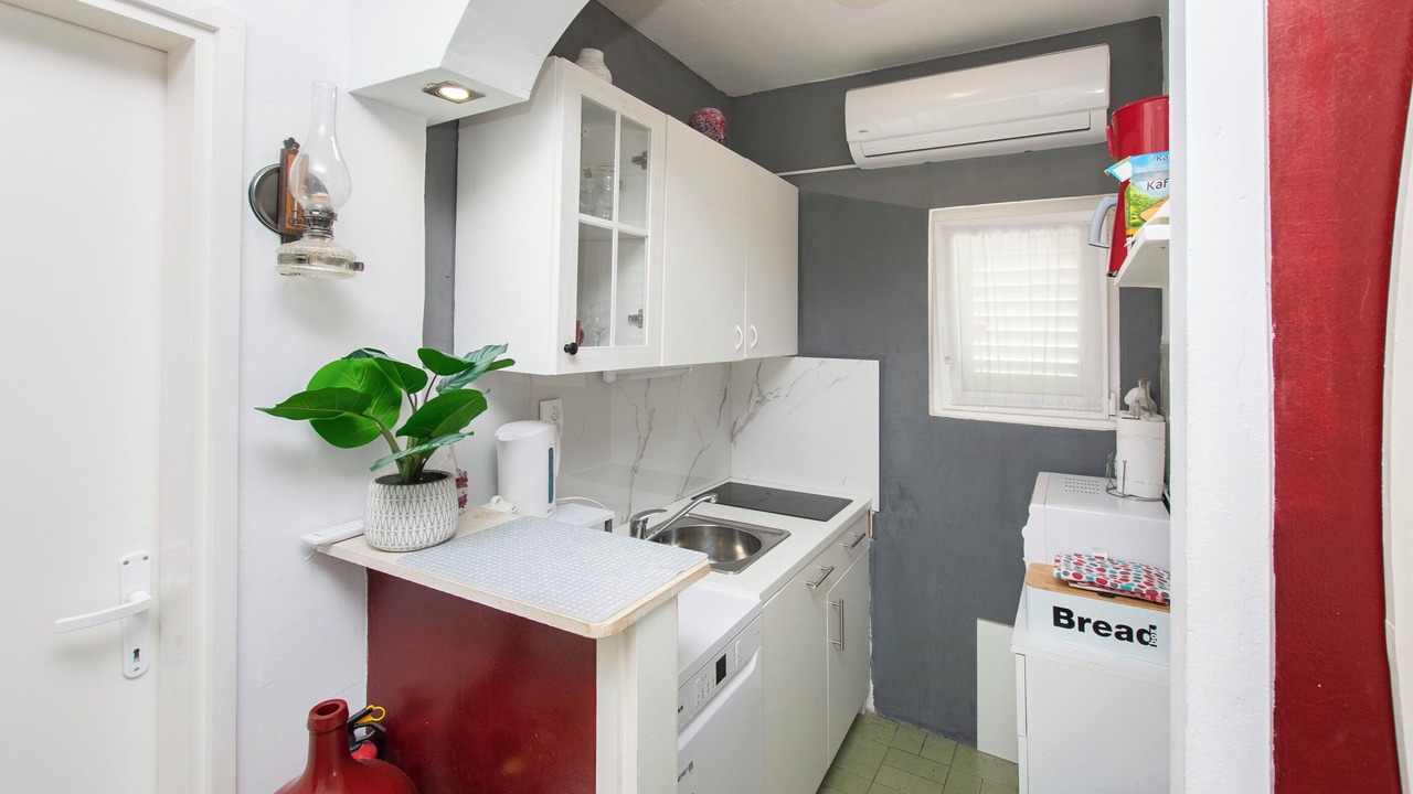 Photo of Kitchen in Cove Tri Zala (Zrnovo)
