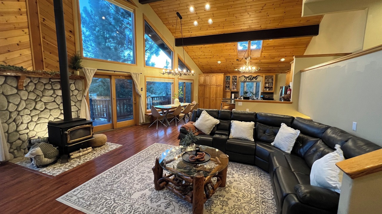 Photo of Livingroom in Big Bear City
