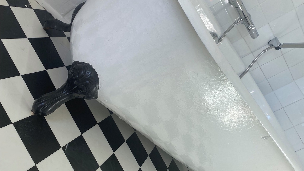 Photo of Bathroom in Barry-d'Islemade