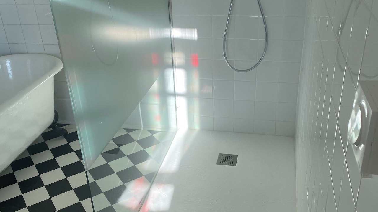 Photo of Bathroom in Barry-d'Islemade