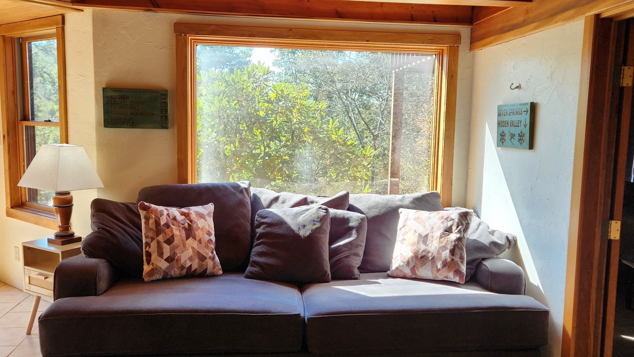 Photo of Livingroom in White