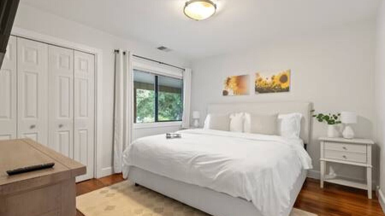 Photo of Bedroom in Kenwood