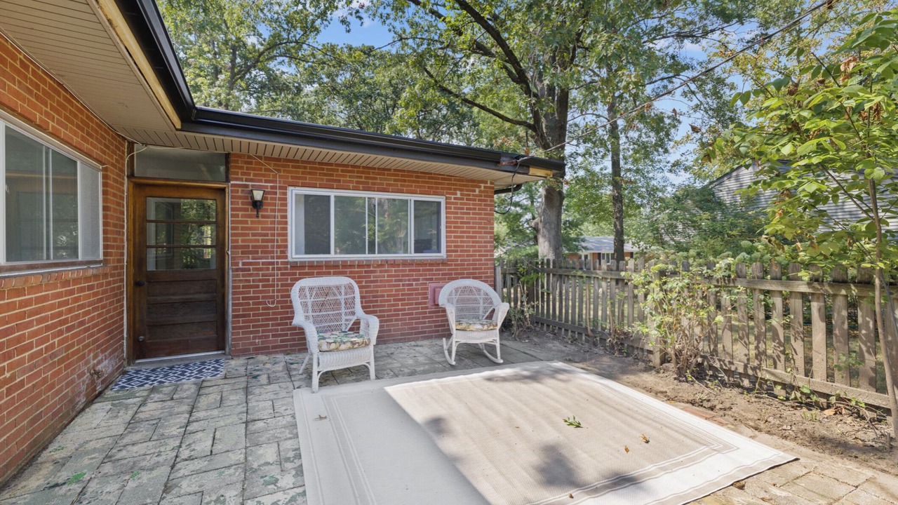 Photo of Patio Balcony in Town and Country