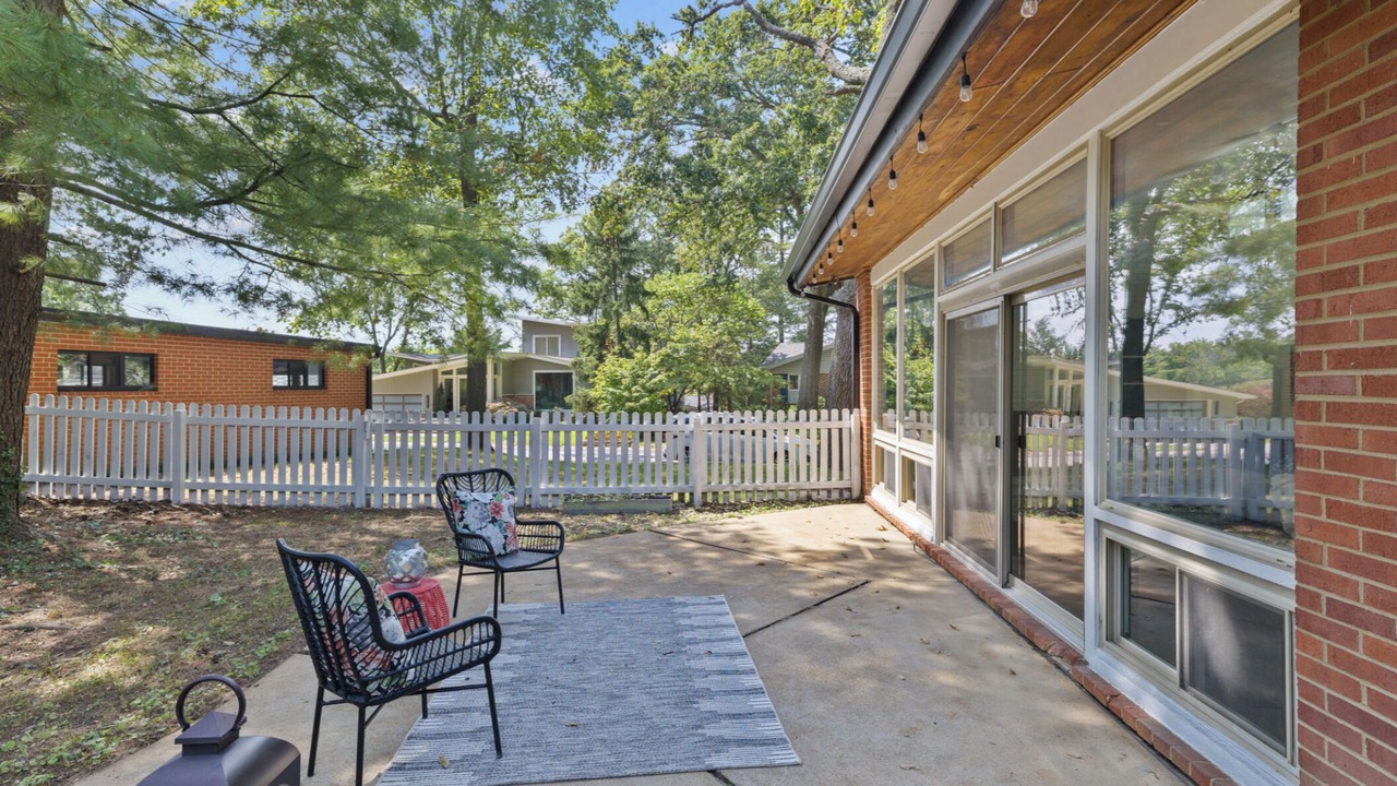 Photo of Patio Balcony in Town and Country