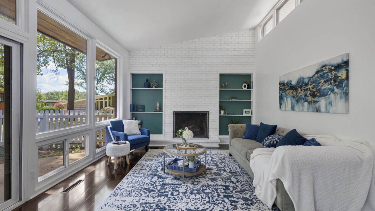 Photo of Livingroom in Town and Country