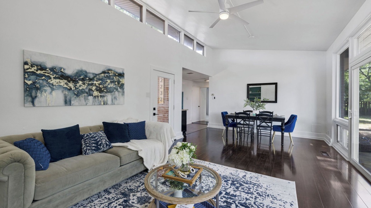 Photo of Livingroom in Town and Country