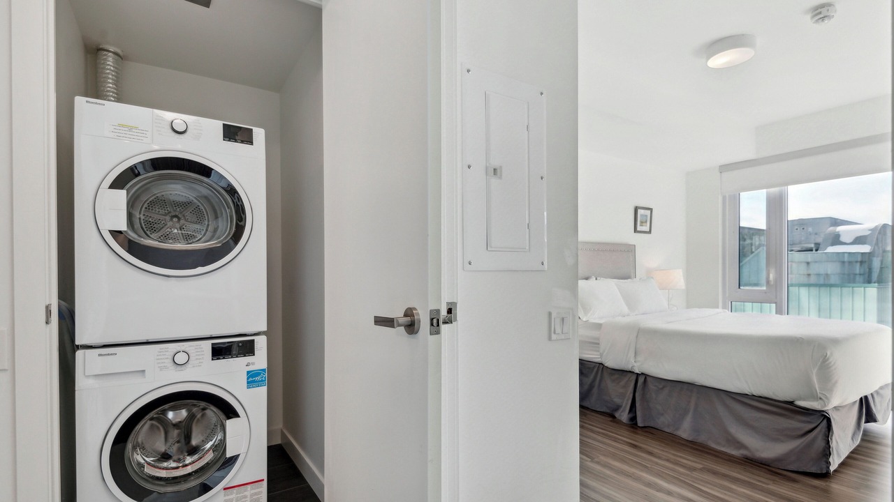 Photo of Bedroom in Bay Street Corridor
