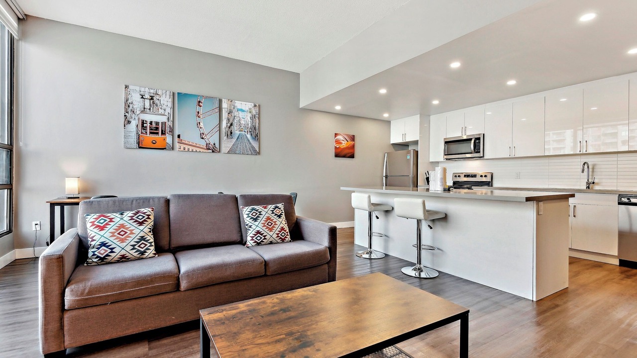 Photo of Livingroom in Bay Street Corridor