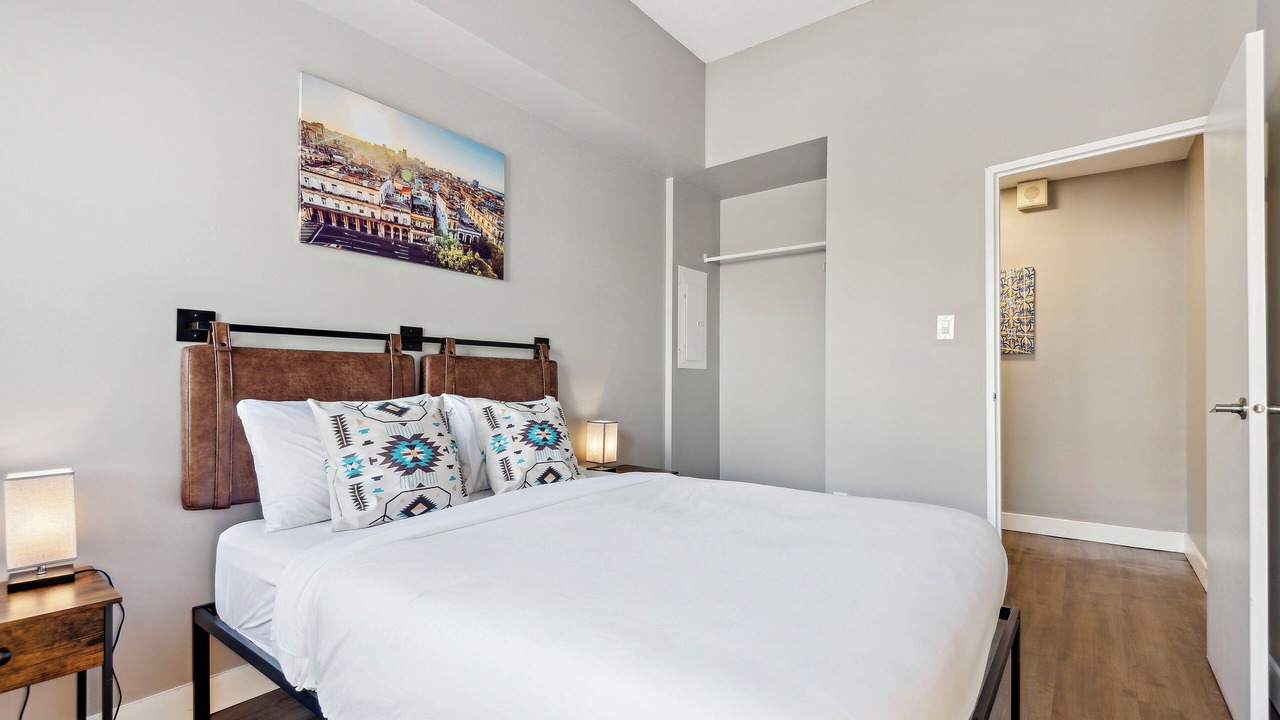 Photo of Bedroom in Bay Street Corridor