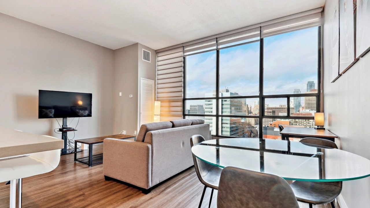 Photo of Livingroom in Bay Street Corridor