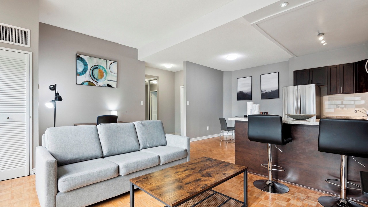 Photo of Livingroom in Bay Street Corridor
