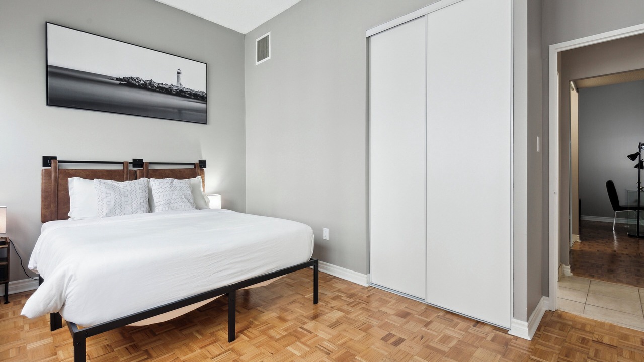 Photo of Bedroom in Bay Street Corridor