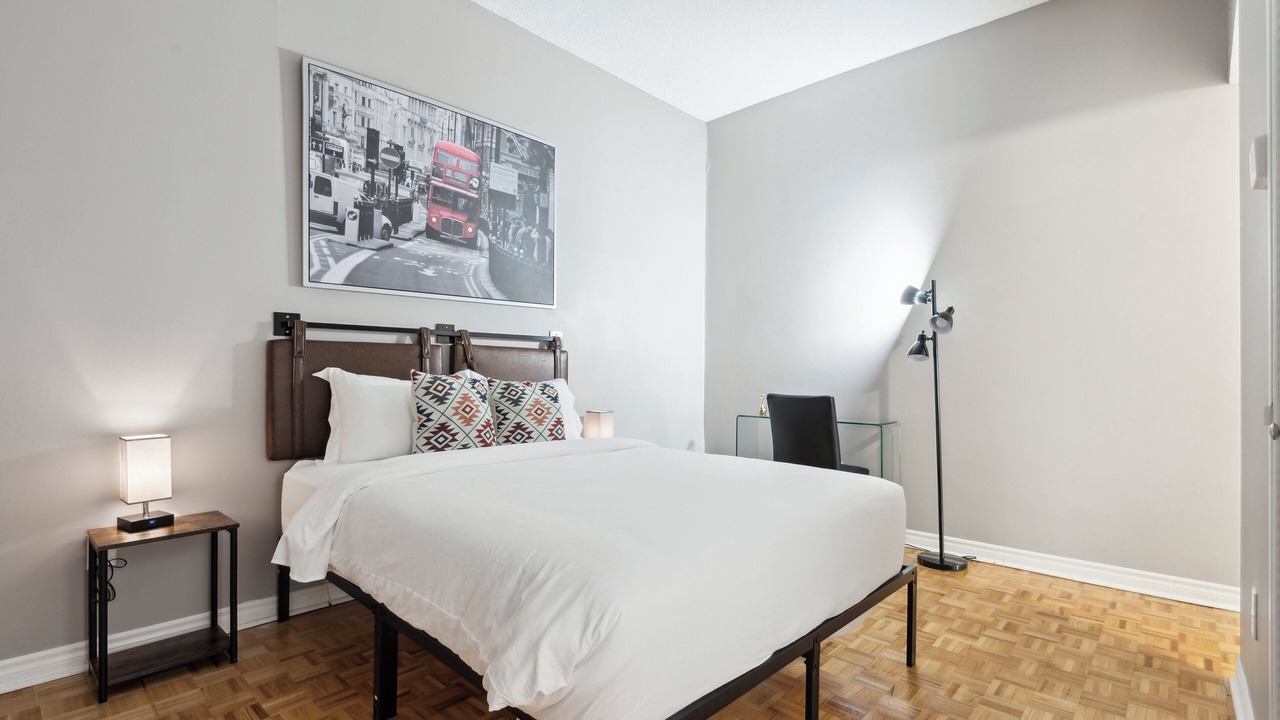 Photo of Bedroom in Bay Street Corridor