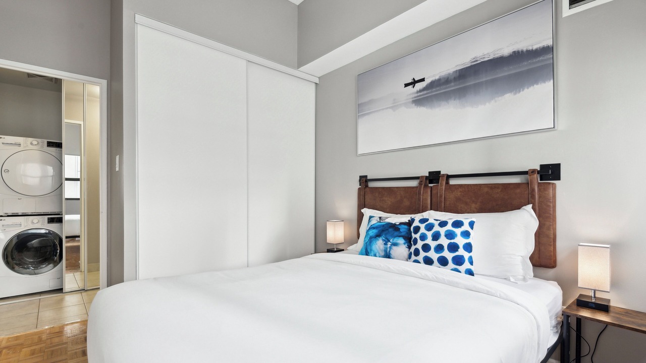 Photo of Bedroom in Bay Street Corridor
