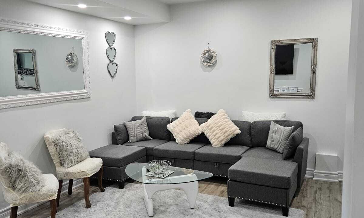 Photo of Livingroom in Ajax